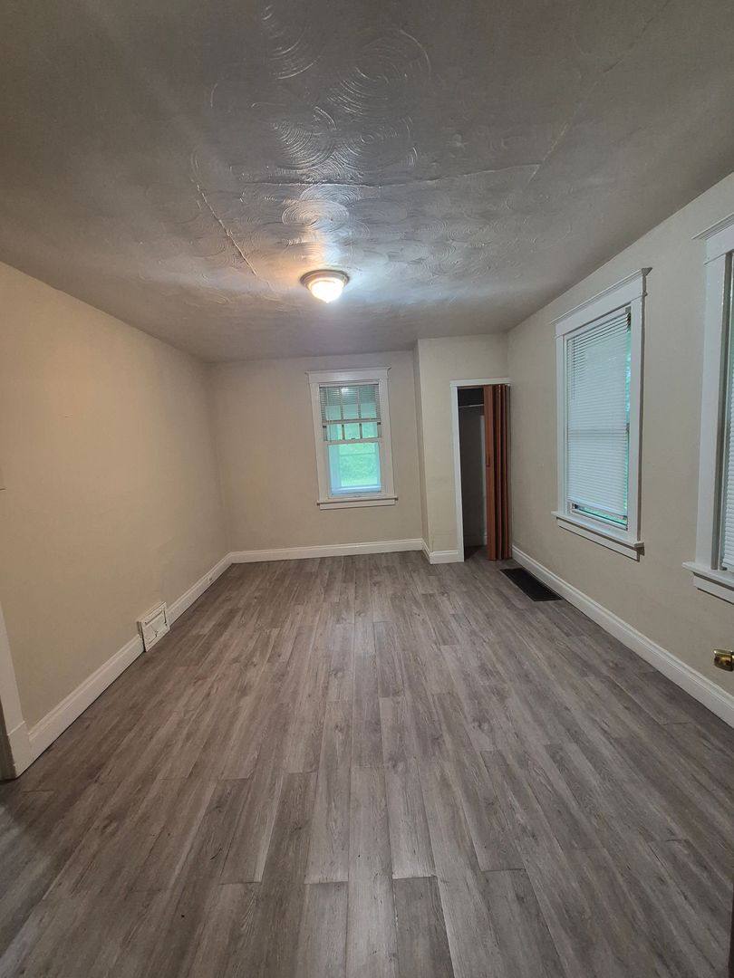 House for rent at 2140 Rose Bud Ave, Saint Louis, MO 63121