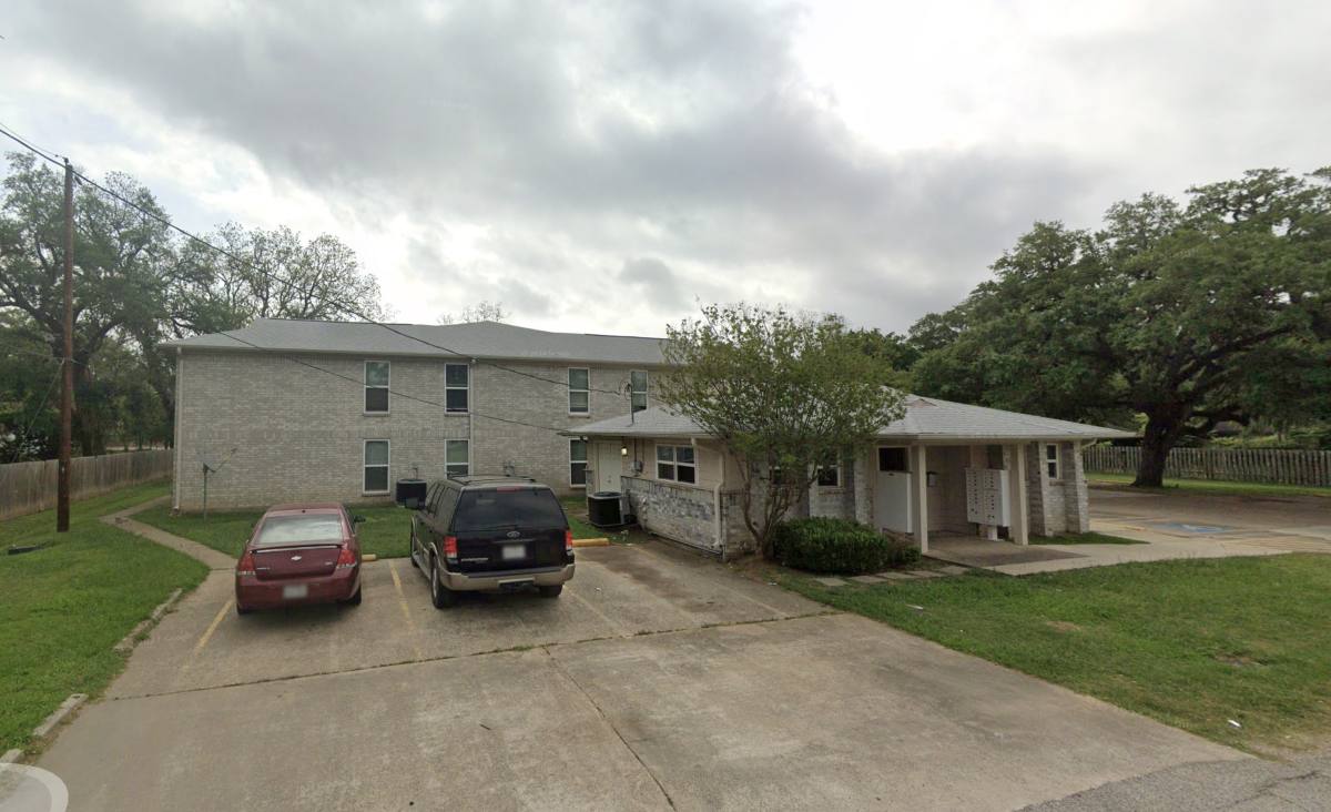 Apartment for rent at 225 S 13th St, West Columbia, TX 77486