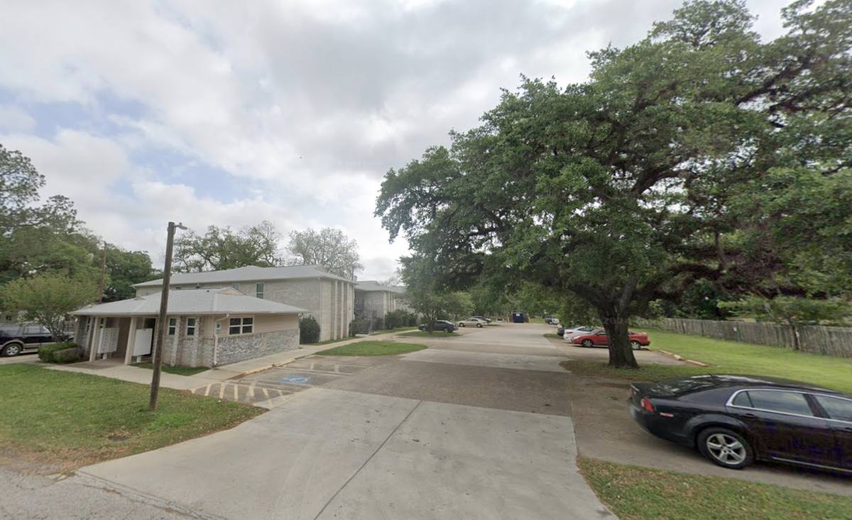 Apartment for rent at 225 S 13th St, West Columbia, TX 77486