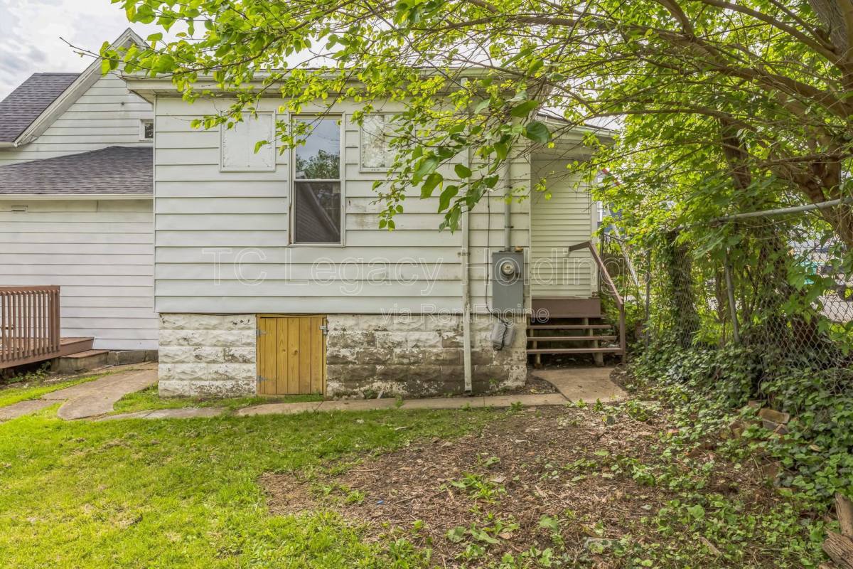 House for rent at 421 Walnut Ave, Fairmont, WV 26554