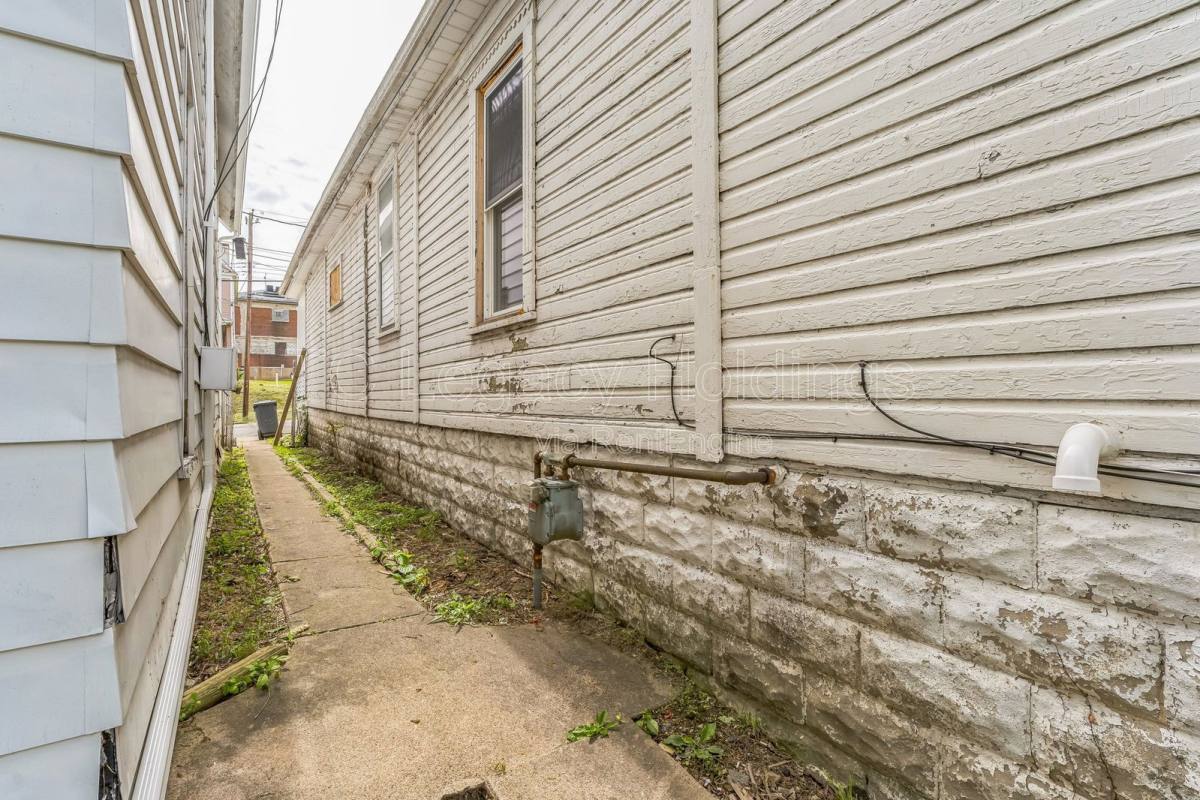 House for rent at 421 Walnut Ave, Fairmont, WV 26554