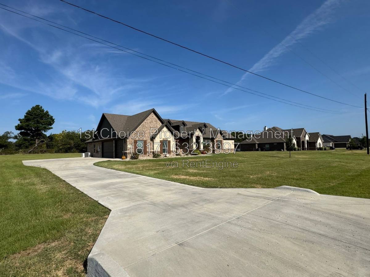 House for rent at 499 Christian Way, Azle, TX 76020