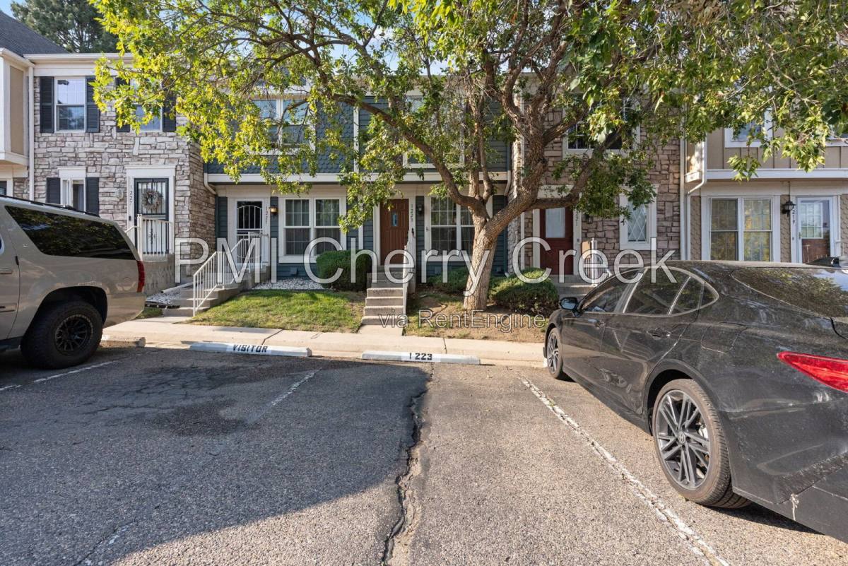 Townhouse for rent at 1223 S Idalia St, Aurora, CO 80017