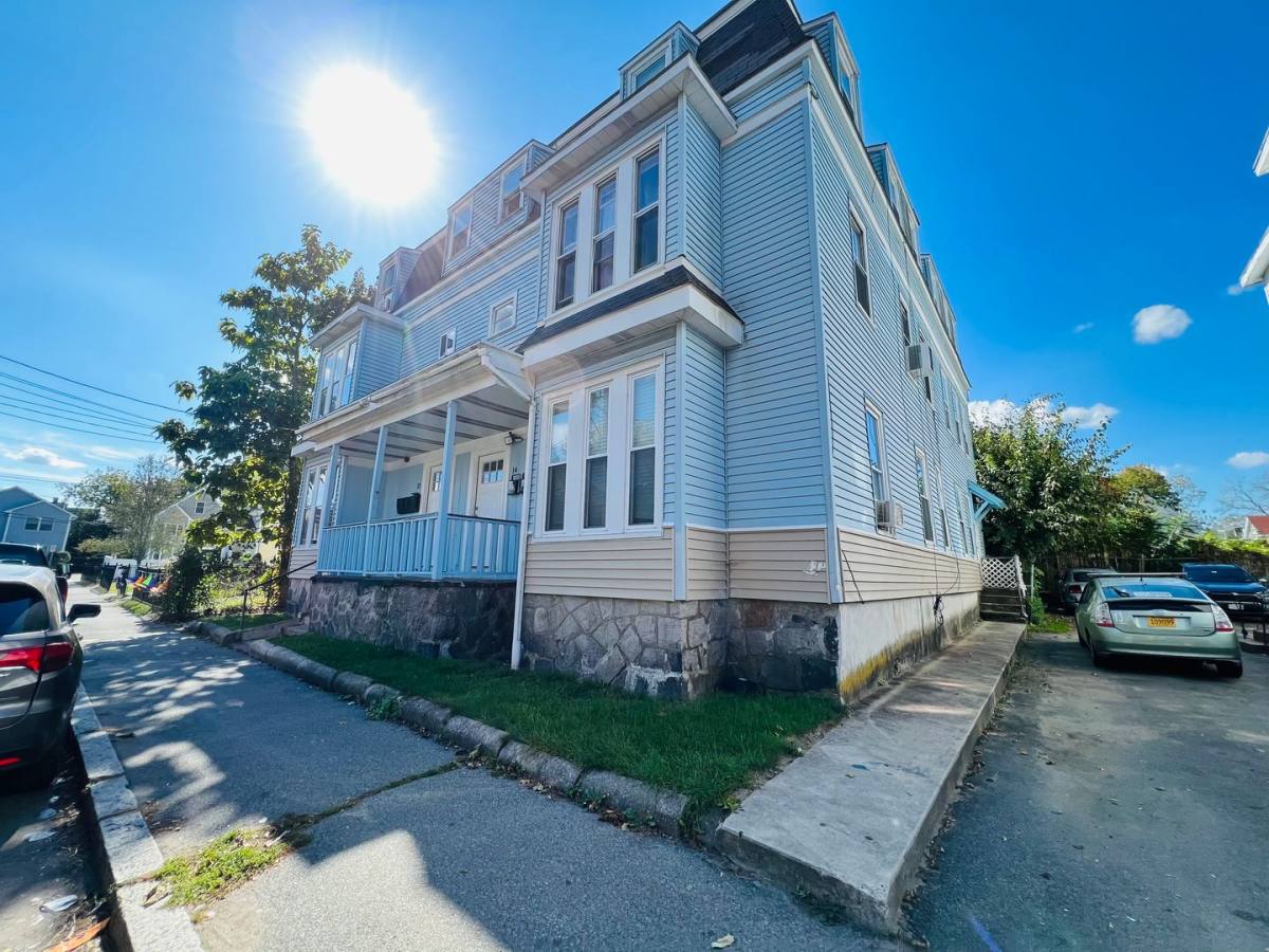 Apartment for rent at 14 Walnut St, Brockton, MA 02301
