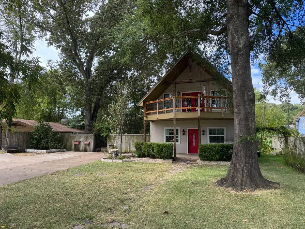 House for rent at 807 N Rather St, Bullard, TX 75757
