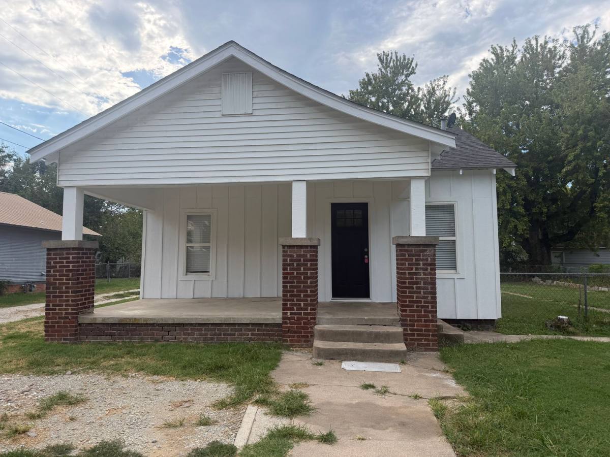 Apartment for rent at 411 S Johnston, Ada, OK 74820