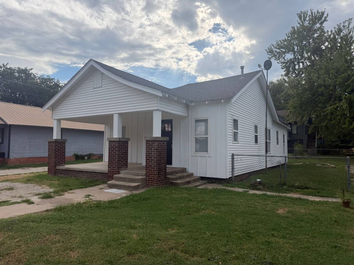 Apartment for rent at 411 S Johnston, Ada, OK 74820