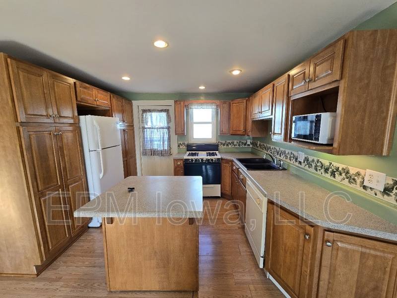 House for rent at 514 3rd Ave SE, Independence, IA 50644