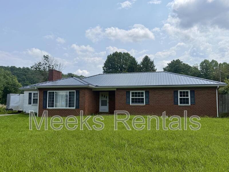 House for rent at 3421 Teays Valley Rd, Hurricane, WV 25526