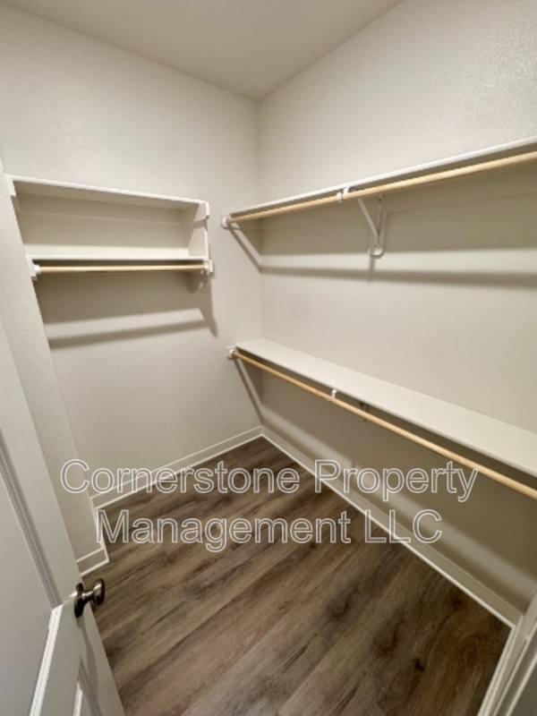 Townhouse for rent at 8671 Golden Lane - D, De Soto, KS 66018