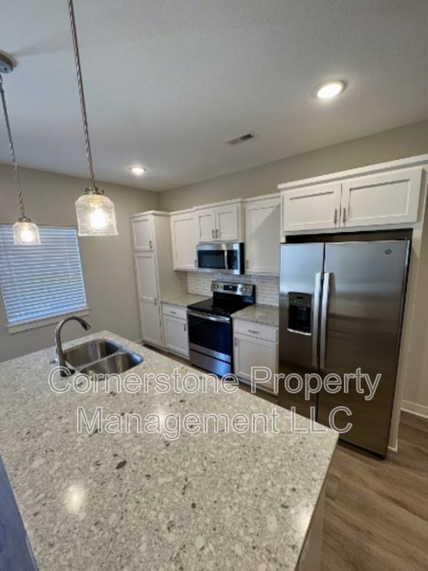 Townhouse for rent at 8671 Golden Lane - D, De Soto, KS 66018