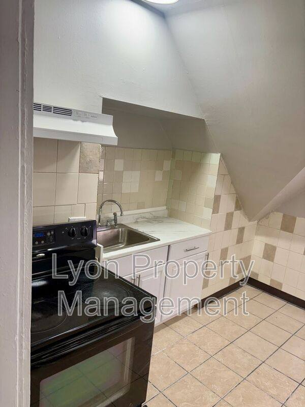 Apartment for rent at 1225-1227 Warren Ave #3, Brockton, MA 02301