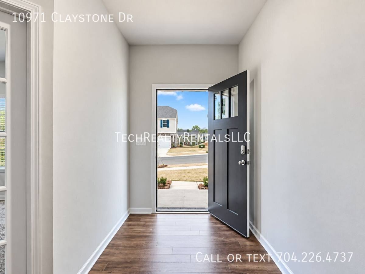 House for rent at 10971 Claystone Dr, Davidson, NC 28036