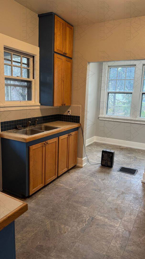 Apartment for rent at 409-411 W 9th St, The Dalles, OR 97058