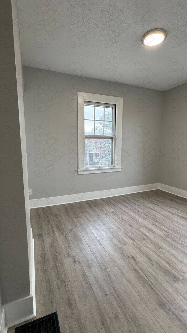 Apartment for rent at 409-411 W 9th St, The Dalles, OR 97058