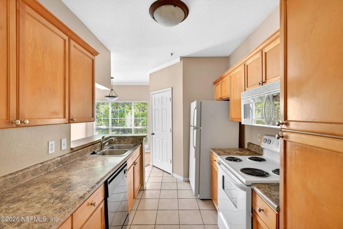 Condo for rent at 10961 Burnt Mill Rd, Jacksonville, FL 32256