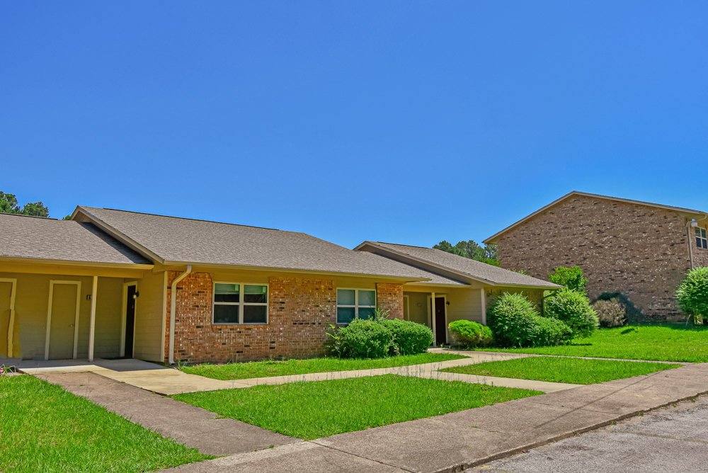 Apartment for rent at 400 Pine Burr Lane, Kilgore, TX 75662