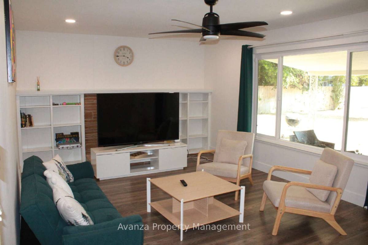 House for rent at 725 W Rialto Ave, Fresno, CA 93705