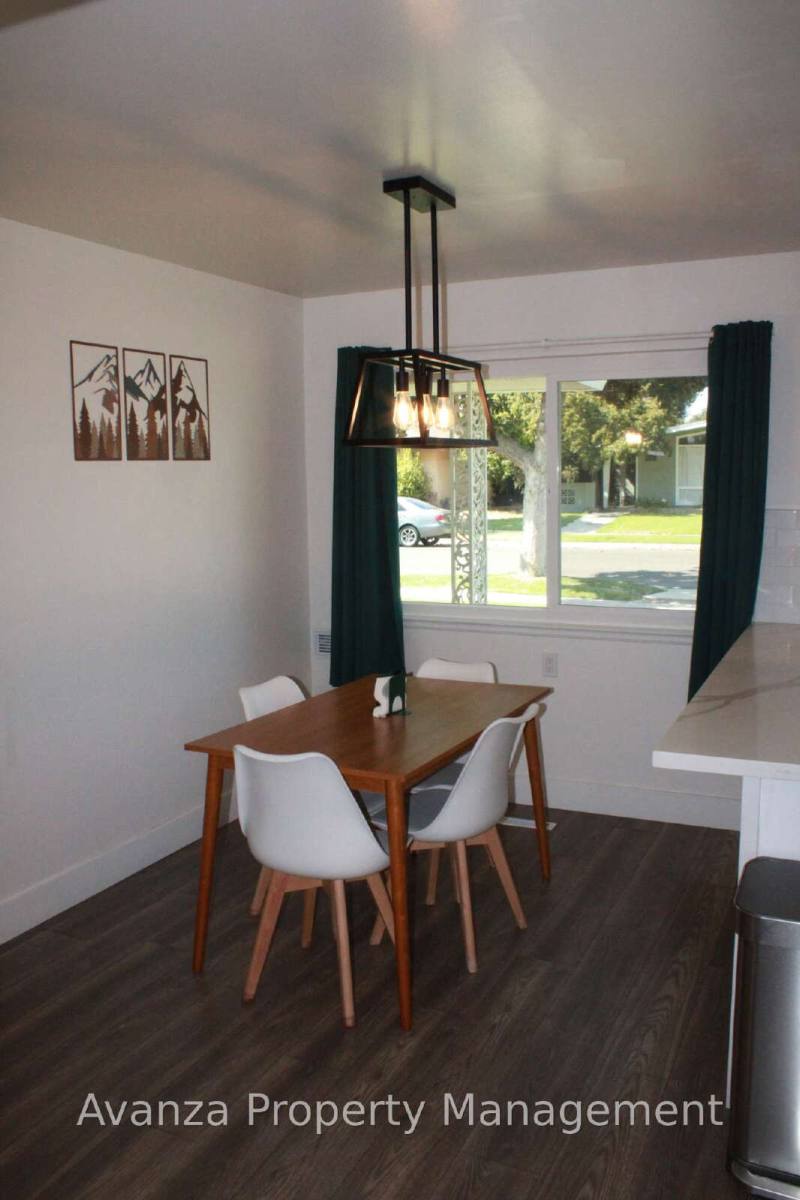 House for rent at 725 W Rialto Ave, Fresno, CA 93705