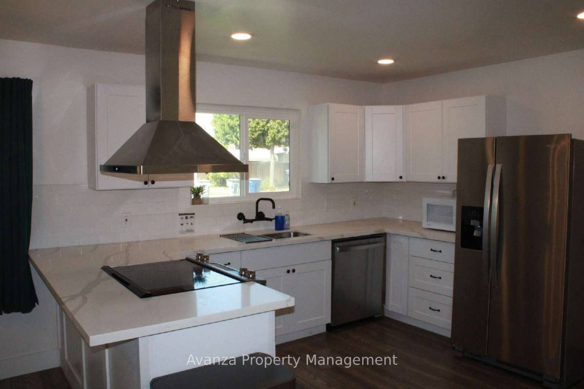 House for rent at 725 W Rialto Ave, Fresno, CA 93705