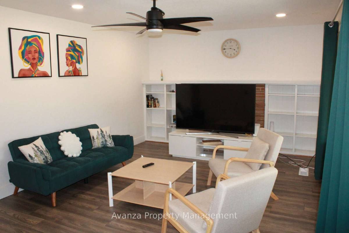 House for rent at 725 W Rialto Ave, Fresno, CA 93705