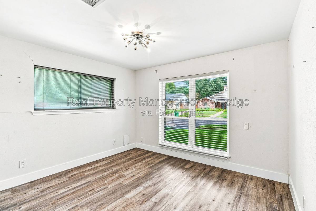 House for rent at 1135 Trowbridge Dr, Houston, TX 77062