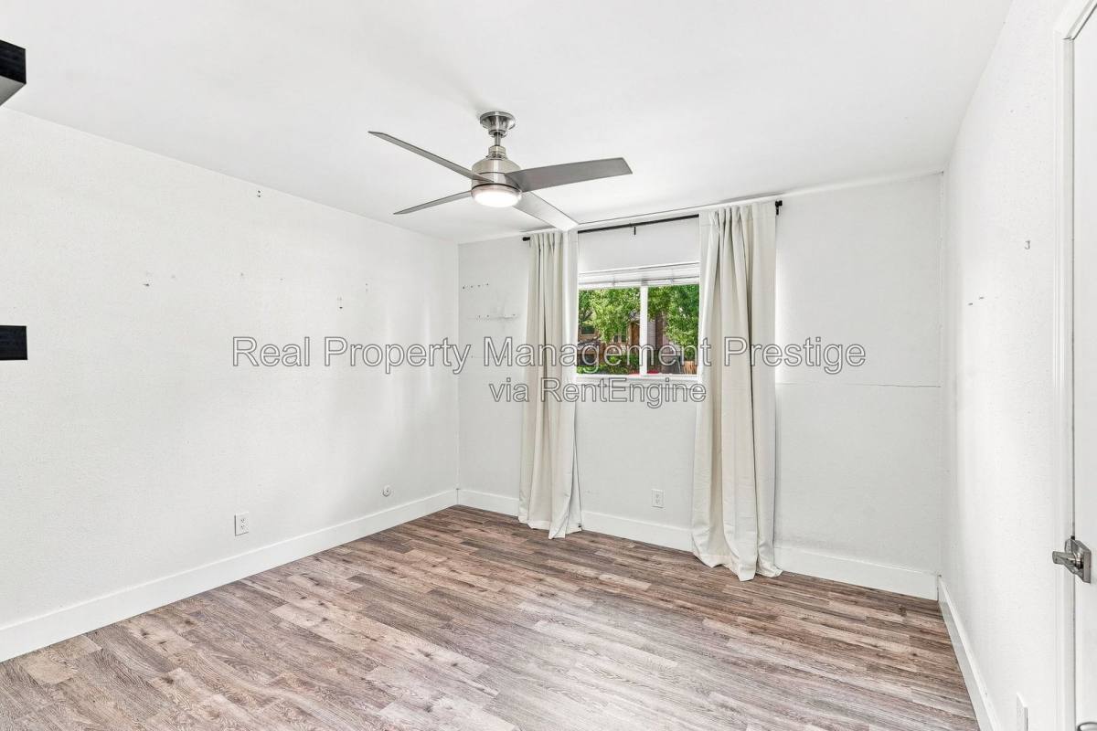 House for rent at 1135 Trowbridge Dr, Houston, TX 77062