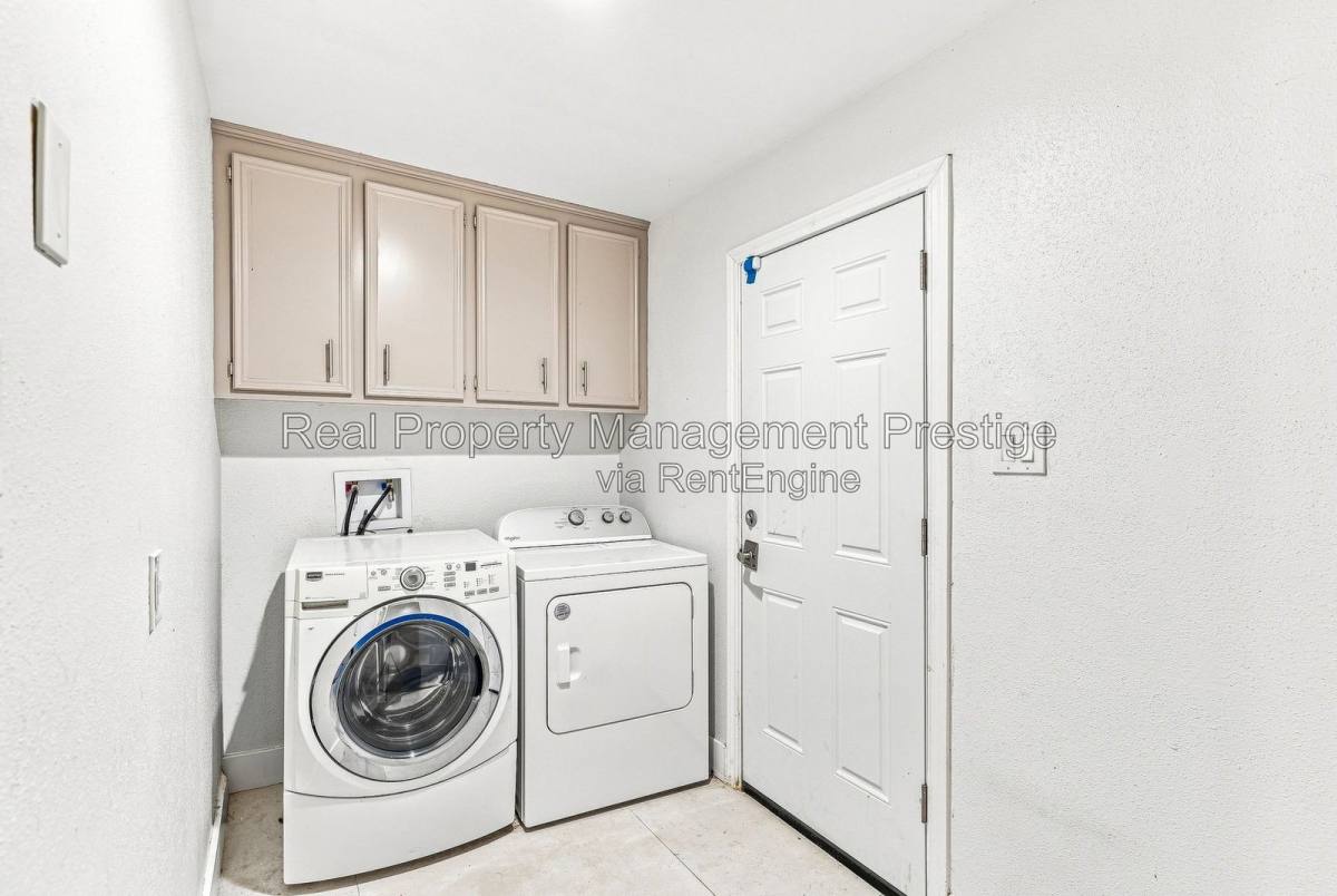 House for rent at 1135 Trowbridge Dr, Houston, TX 77062