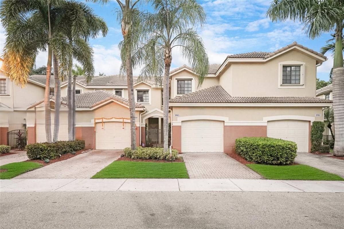 House for rent at 3903 Tree Top Dr, Fort Lauderdale, FL 33332
