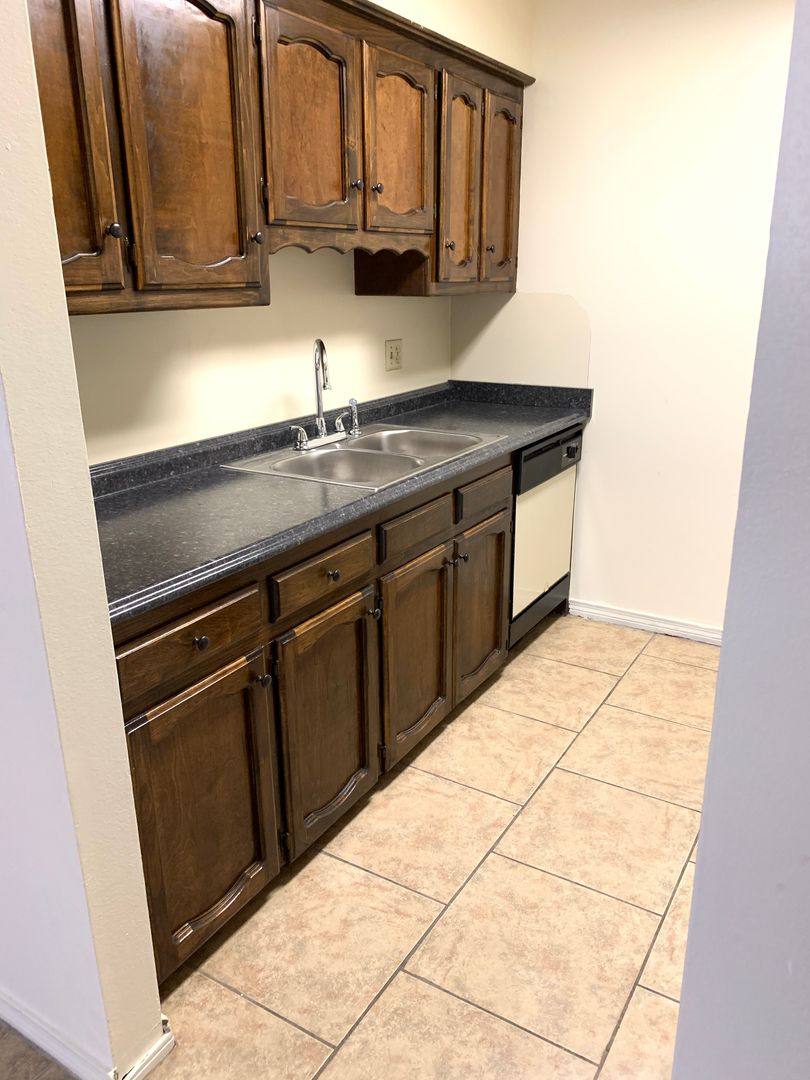 Apartment for rent at 8145 Bayou Fountain Ave, Baton Rouge, LA 70820