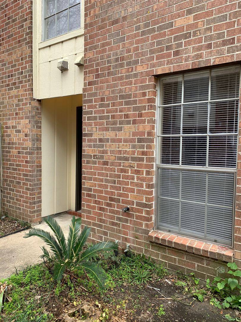 Apartment for rent at 8145 Bayou Fountain Ave, Baton Rouge, LA 70820