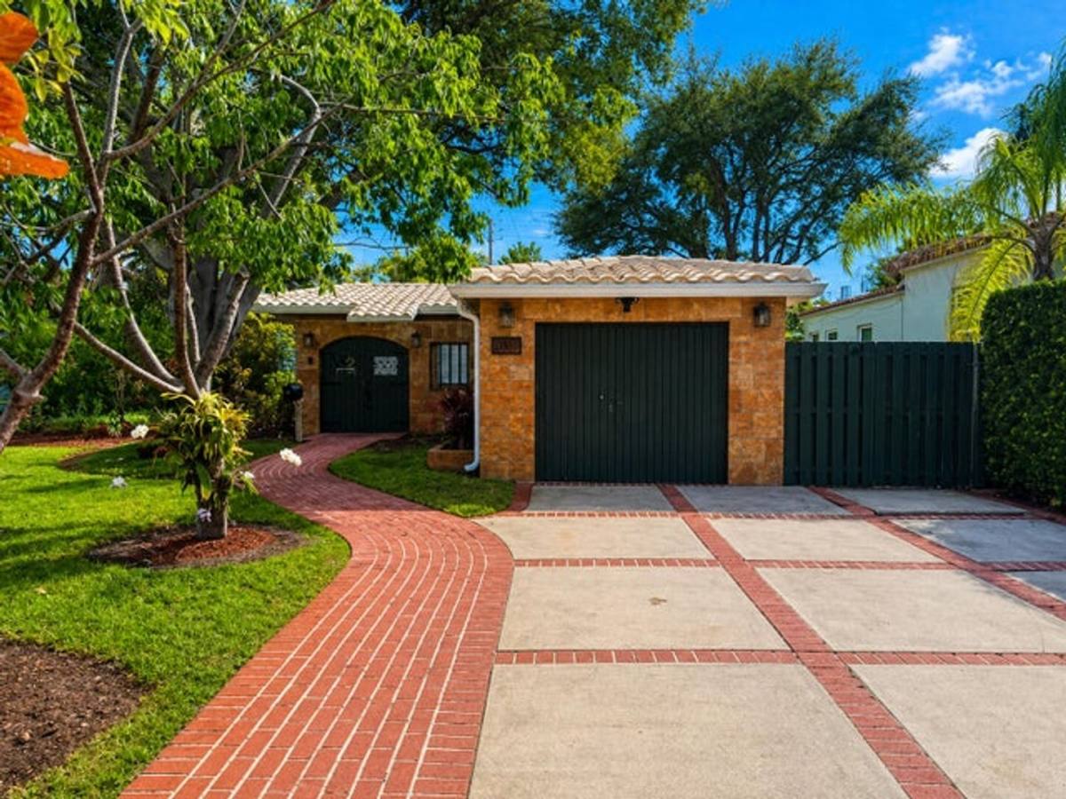 House for rent at 800 SE 11th Court, Fort Lauderdale, FL 33316