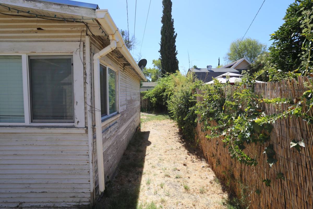 House for rent at 575 E St, Patterson, CA 95363