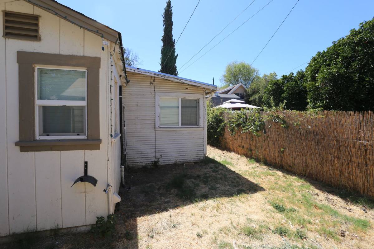 House for rent at 575 E St, Patterson, CA 95363