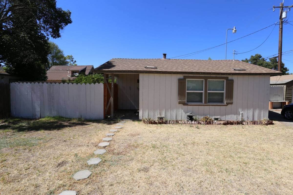 House for rent at 575 E St, Patterson, CA 95363