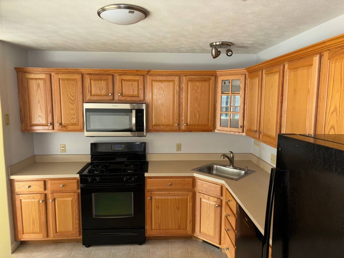 Townhouse for rent at 95 Green Briar Rd, Fitchburg, MA 01420