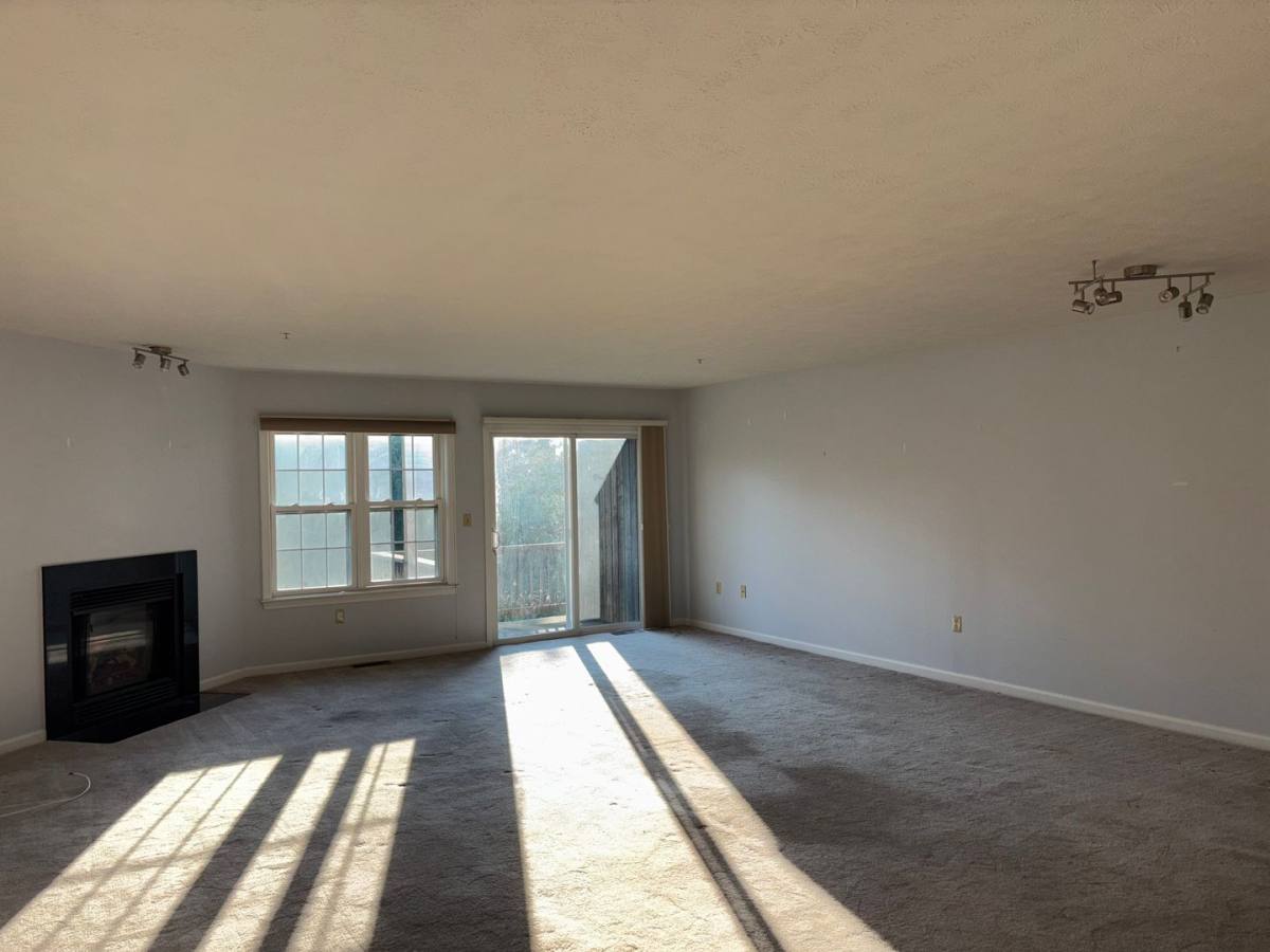 Townhouse for rent at 95 Green Briar Rd, Fitchburg, MA 01420