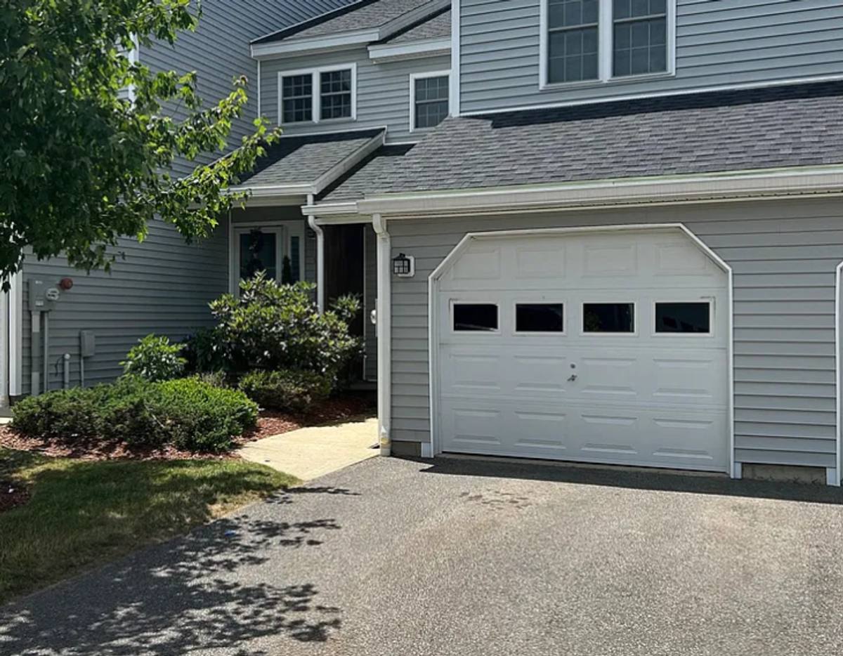 Townhouse for rent at 95 Green Briar Rd, Fitchburg, MA 01420