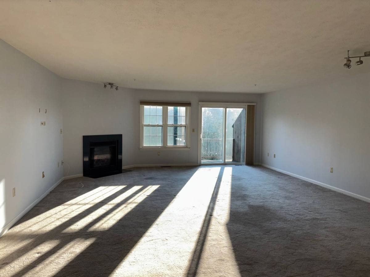 Townhouse for rent at 95 Green Briar Rd, Fitchburg, MA 01420