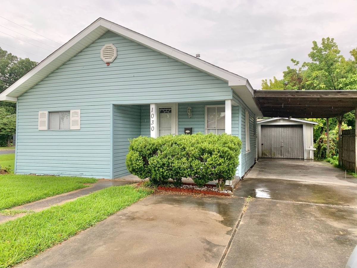 House for rent at 1030 Dallas St, Port Neches, TX 77651