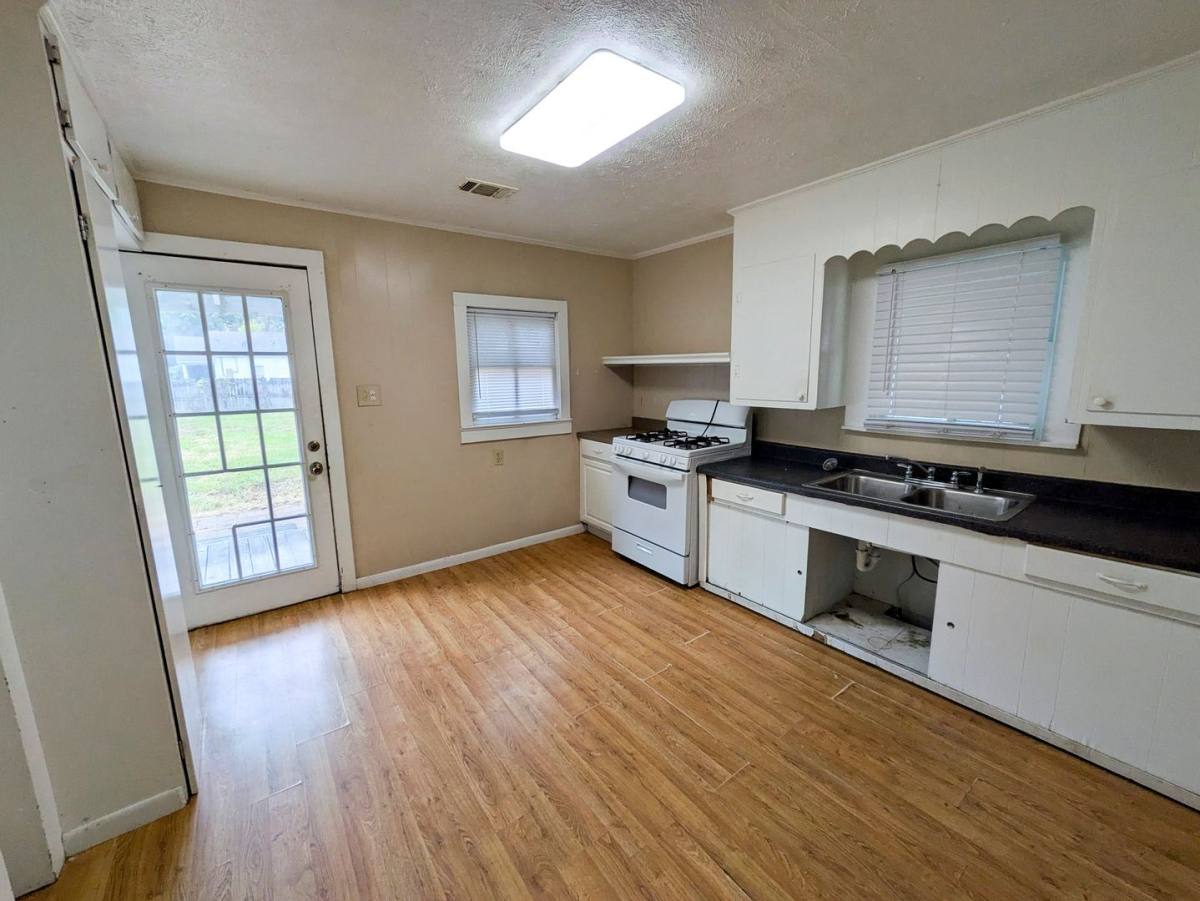 House for rent at 1030 Dallas St, Port Neches, TX 77651
