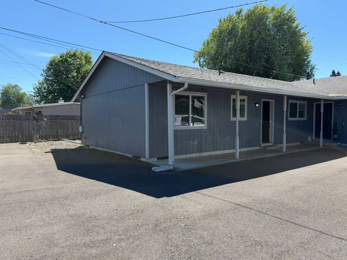 Apartment for rent at 2523 Pine Lane SE, Albany, OR 97322