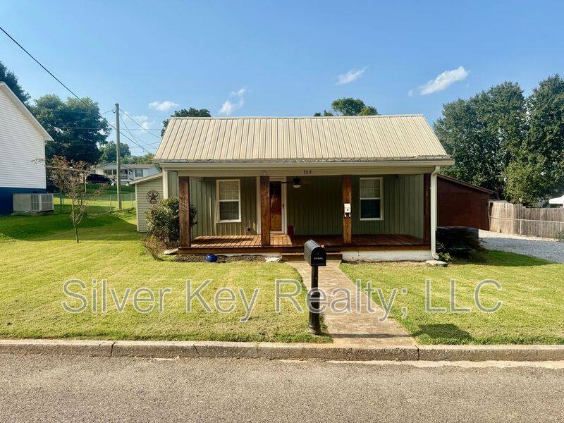 House for rent at 704 McCaslin Ave, Sweetwater, TN 37874