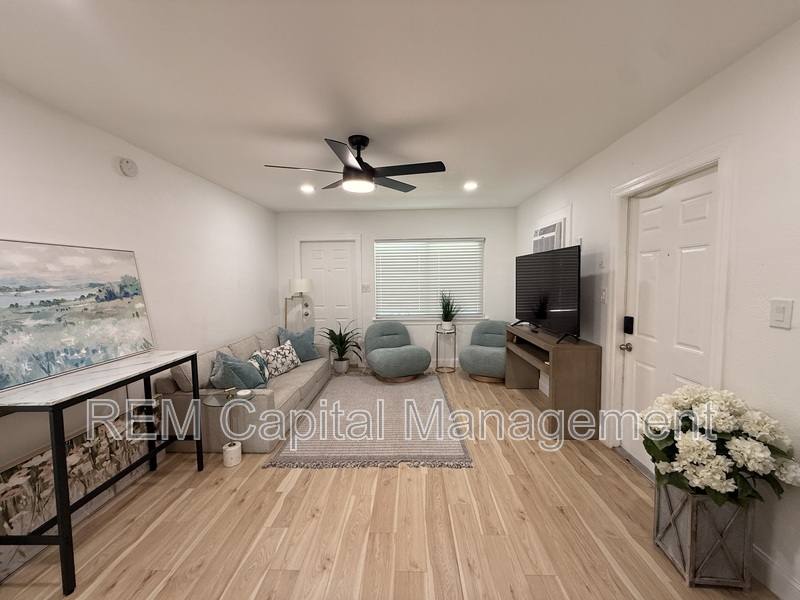 Apartment for rent at 224 30th Ave N #D, Saint Petersburg, FL 33704