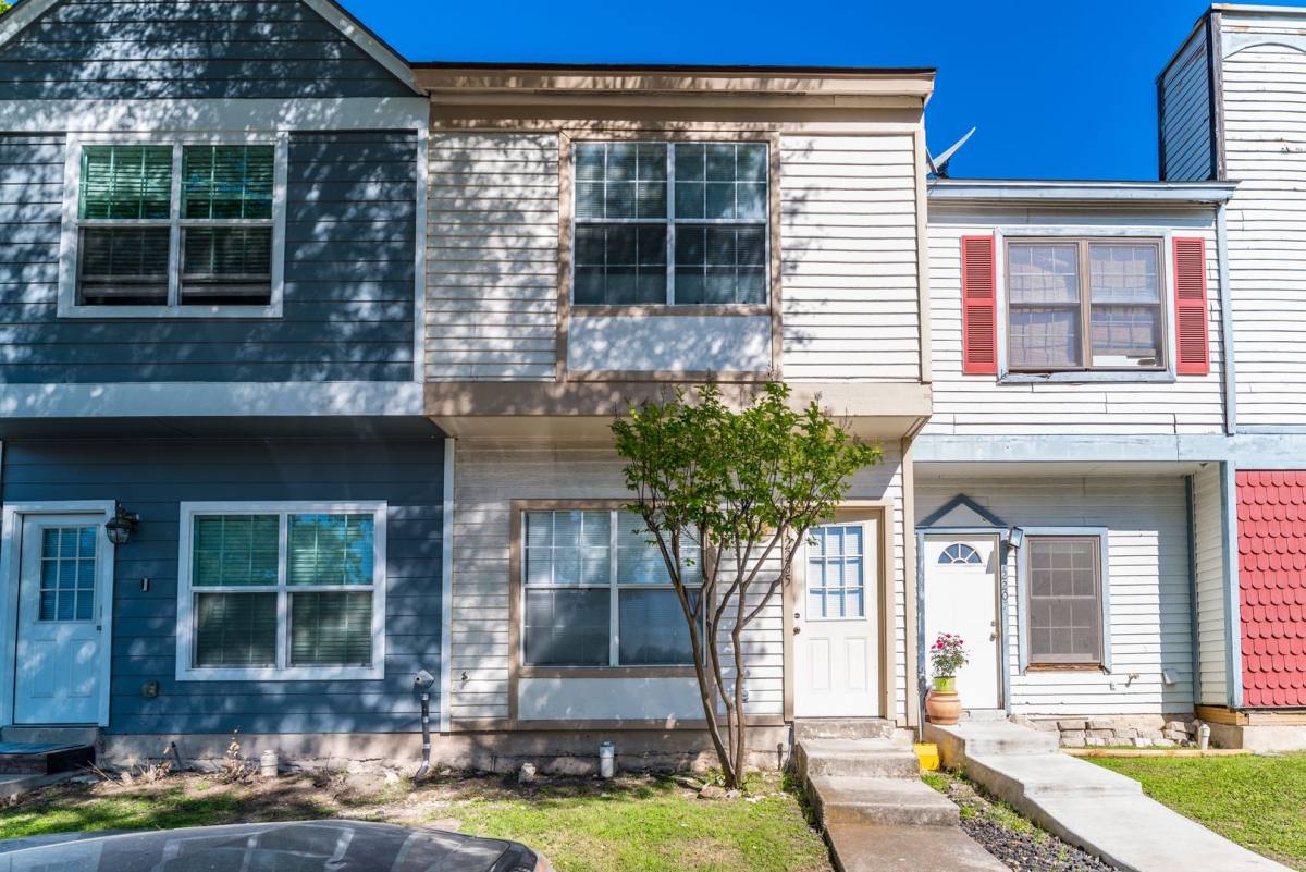 Townhouse for rent at 12205 Magnolia Blossom, San Antonio, TX 78247
