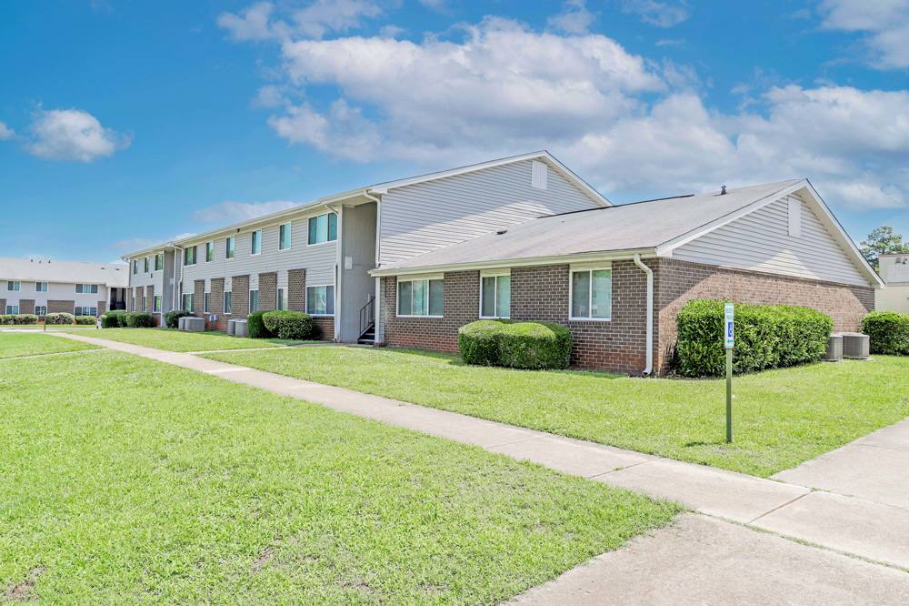 Apartment for rent at 1103 E Church St, Fort Valley, GA 31030