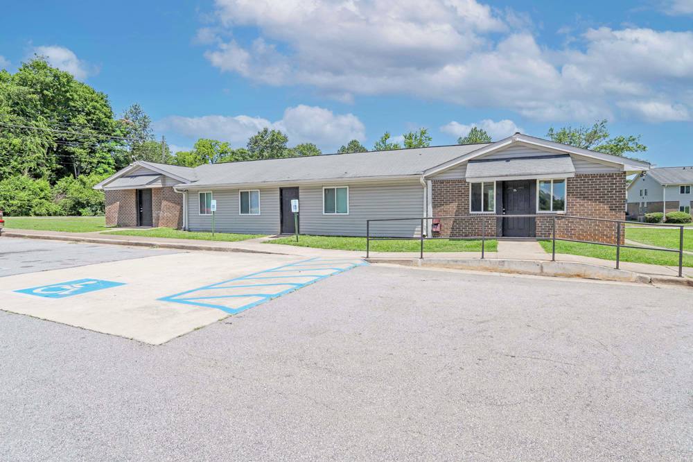 Apartment for rent at 1103 E Church St, Fort Valley, GA 31030