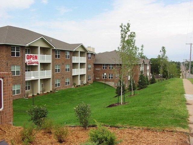 Apartment for rent at 8500 Pflumm Rd, Lenexa, KS 66215