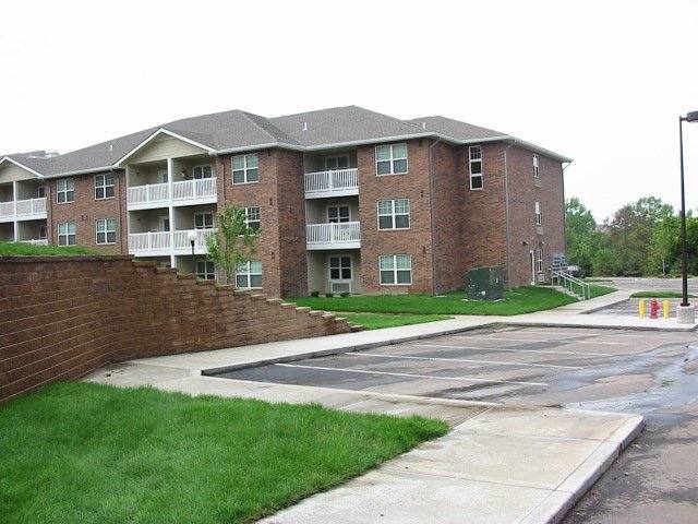 Apartment for rent at 8500 Pflumm Rd, Lenexa, KS 66215