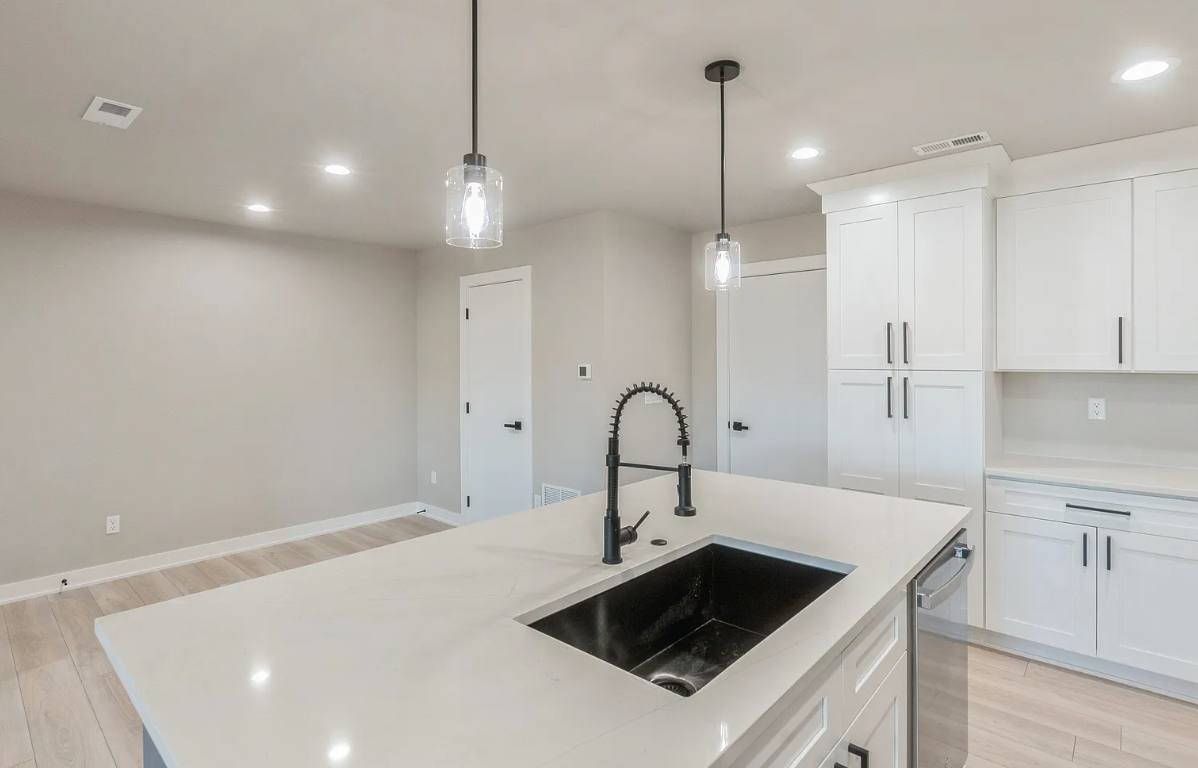 Townhouse for rent at 14405 Springbrook Trail #1, Urbandale, IA 50323
